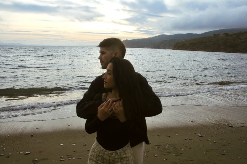 Aitor abrazando a Luisa